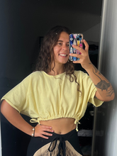 Cargar imagen en el visor de la galería, Blusa cielo corta
