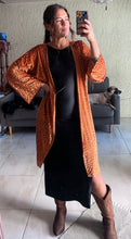 Cargar imagen en el visor de la galería, Kimono leopardo terciopelo
